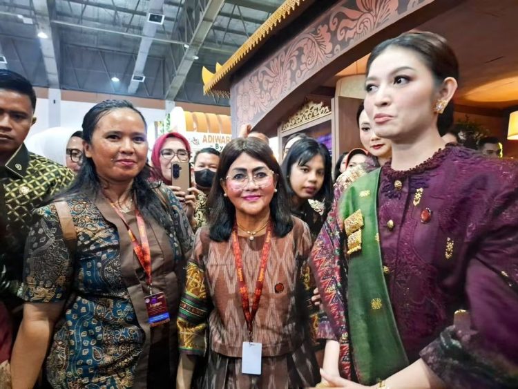 Ketua Dekranasda Ny Liswati Hadiri Kriyanusa Bersama Ny Selvi Gibran Rakabuming Raka