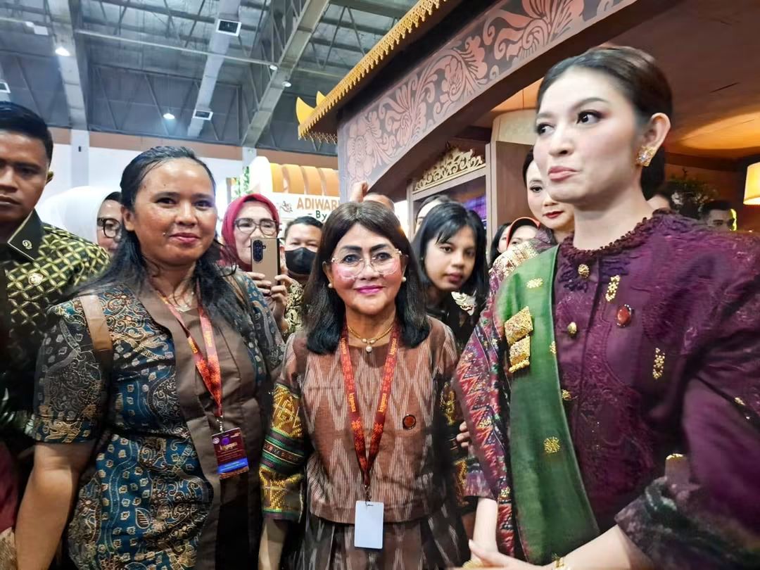 Ketua Dekranasda Ny Liswati Hadiri Kriyanusa Bersama Ny Selvi Gibran Rakabuming Raka