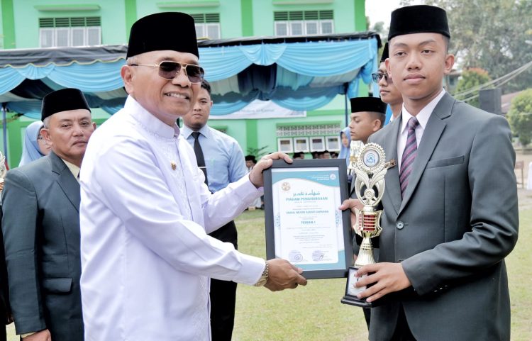Hadiri Wisuda Santri Ponpes Modern Al-Kautsar, Bupati Simalungun Dorong Lahirnya Generasi Masa Depan Cerdas Secara Intelektual
