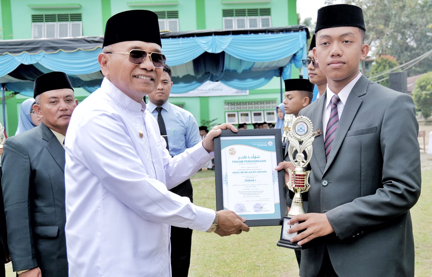 Hadiri Wisuda Santri Ponpes Modern Al-Kautsar, Bupati Simalungun Dorong Lahirnya Generasi Masa Depan Cerdas Secara Intelektual