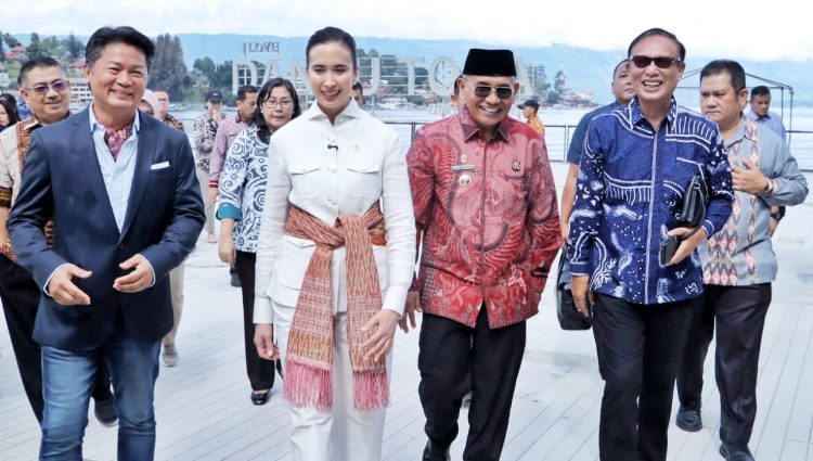 Menteri Pariwisata RI Kunjungi Simalungun, Dorong Percepatan Pengembangan Destinasi Parapat Danau Toba