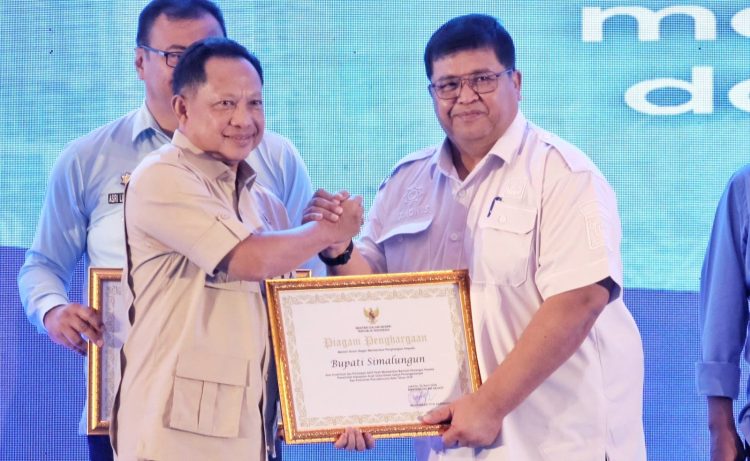 Di Forum Musrenbang RKPD Sumut Tahun 2027, Bupati Simalungun Terima Penghargaan Dari Kemendagri