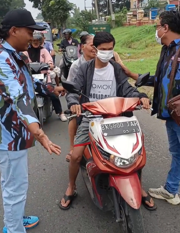 Kabut Asap Karhutla Ancam Kesehatan, DPD IPK Simalungun Turun ke Jalan Bagikan Masker Gratis