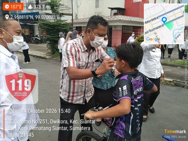 Dinkes Pematangsiantar Beri Tips Jaga Kesehatan Akibat Asap Karhutla, Bagikan Masker kepada Masyarakat
