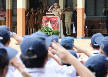 Wali Kota Wesly Pembina Upacara di SMP Cinta Rakyat 1 Pematangsiantar