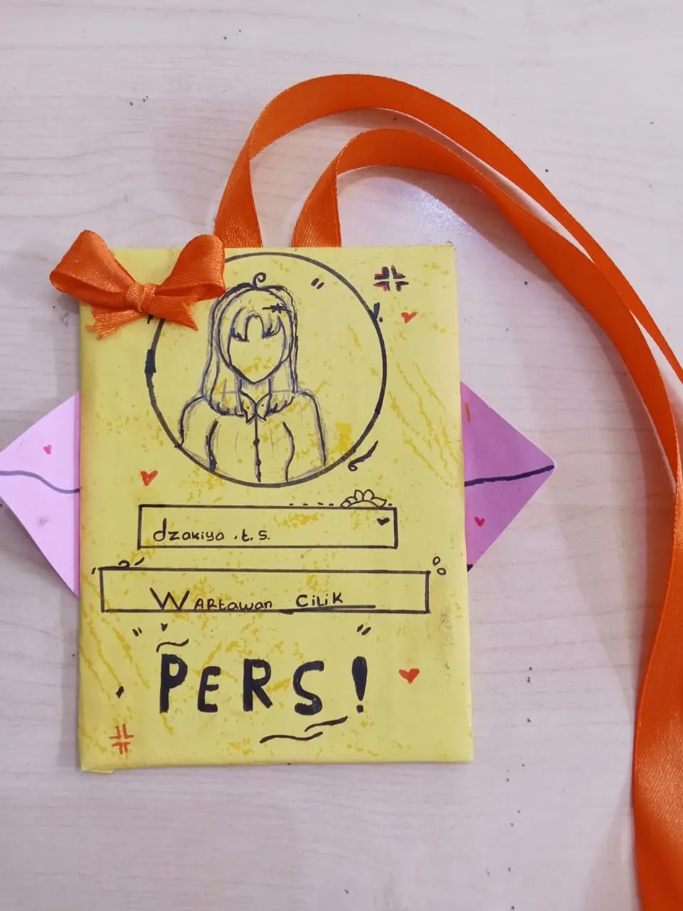 Membuat kartu pers propan jurnalis cilik