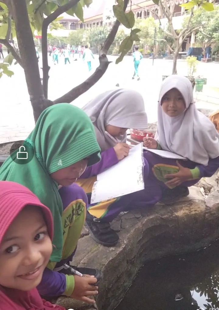 PENGAMATATAN AIR  DI KOLAM MANCUR  SD NEGERI 15 PEKANBARU