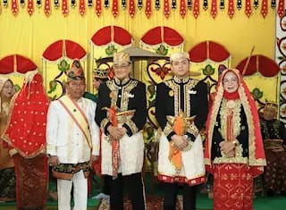 catatan-budaya-didin-maninggara-5-pesan-bupati-ksb-pada-upacara-adat-pengangkatan-datu-raja-muda-kesultanan-sumbawa