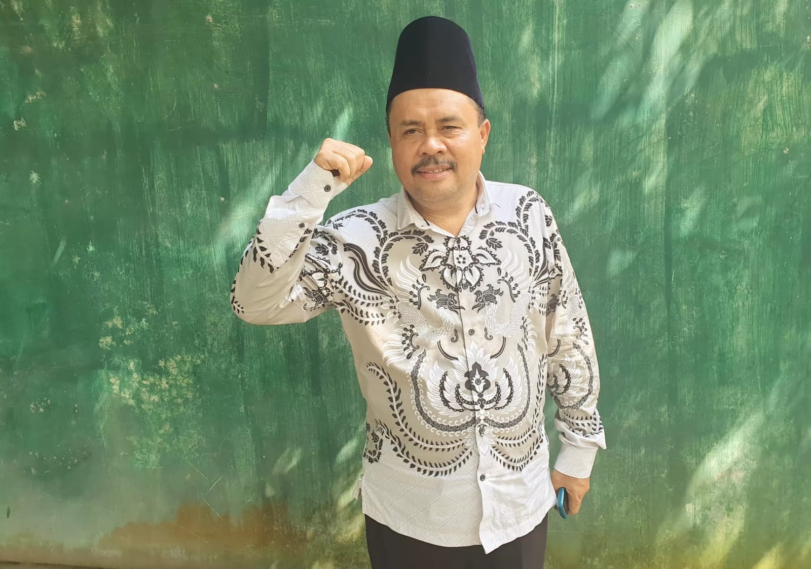 gubernur-ntb-dipolisikan-tgh-najamuddin-mantan-anggota-dewan-ke-polda