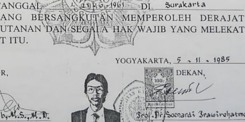 kalau-benar-asli-rektor-ugm-ditantang-pamerkan-ijazah-jokowi