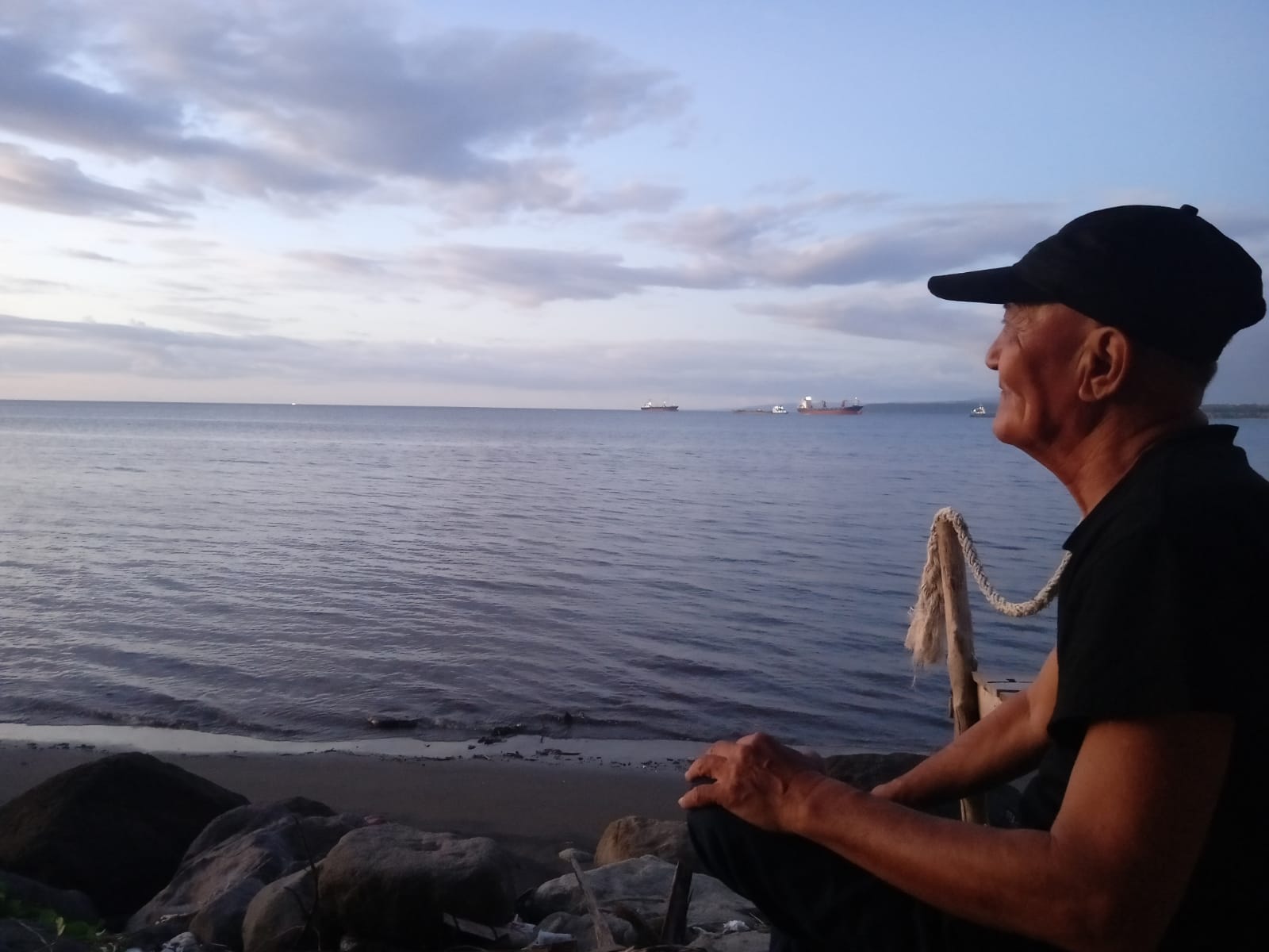 kopi-pahit-didin-maninggara-76-pesona-pantai-kanaya