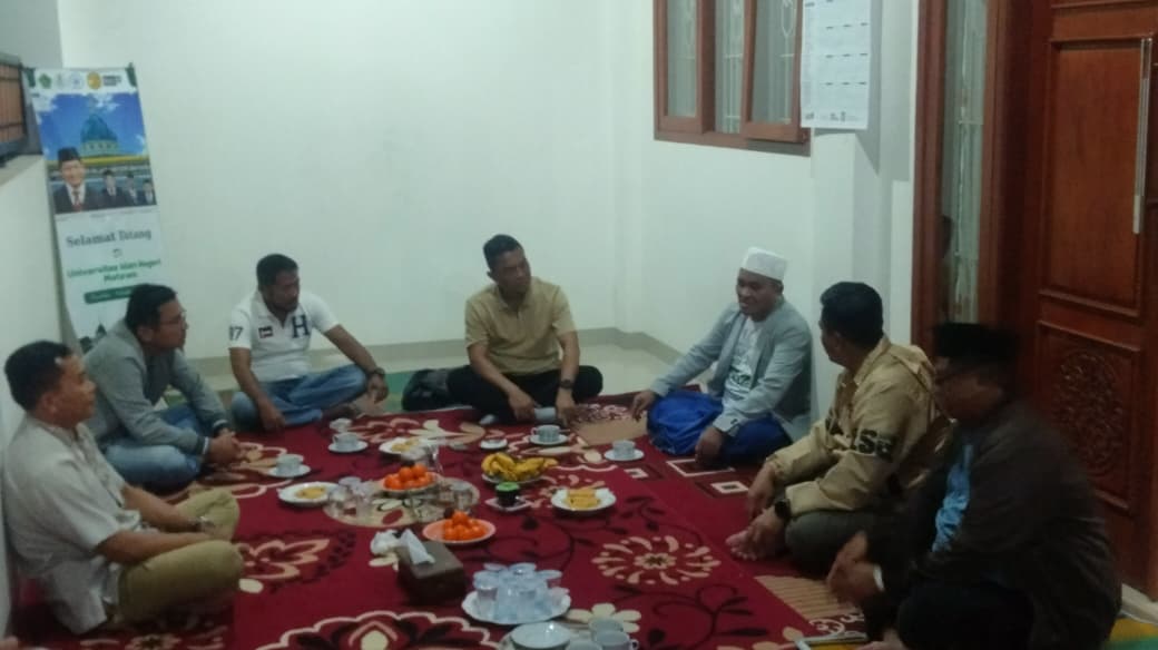 rumah-adat-sasak-sade-terbakar-kapolda-dan-gubernur-ntb-langsung-turun-ke-lokasi