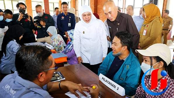 siang-terima-keluhan-ppdb-malam-gubernur-khofifah-copot-kadisdik-jatim-2