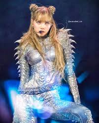 5 Alter Ego Lisa BLACKPINK di Coachella: Menampilkan Beragam Kepribadian dan Pesan Kuat