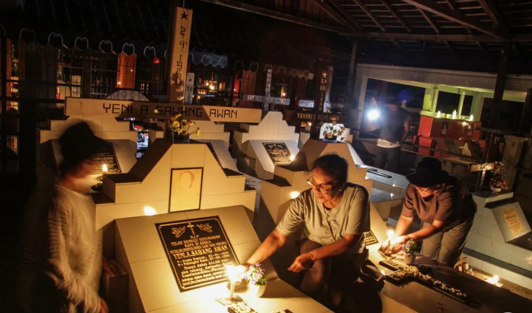 7 Tradisi Paskah Unik di Indonesia yang Bikin Merinding!