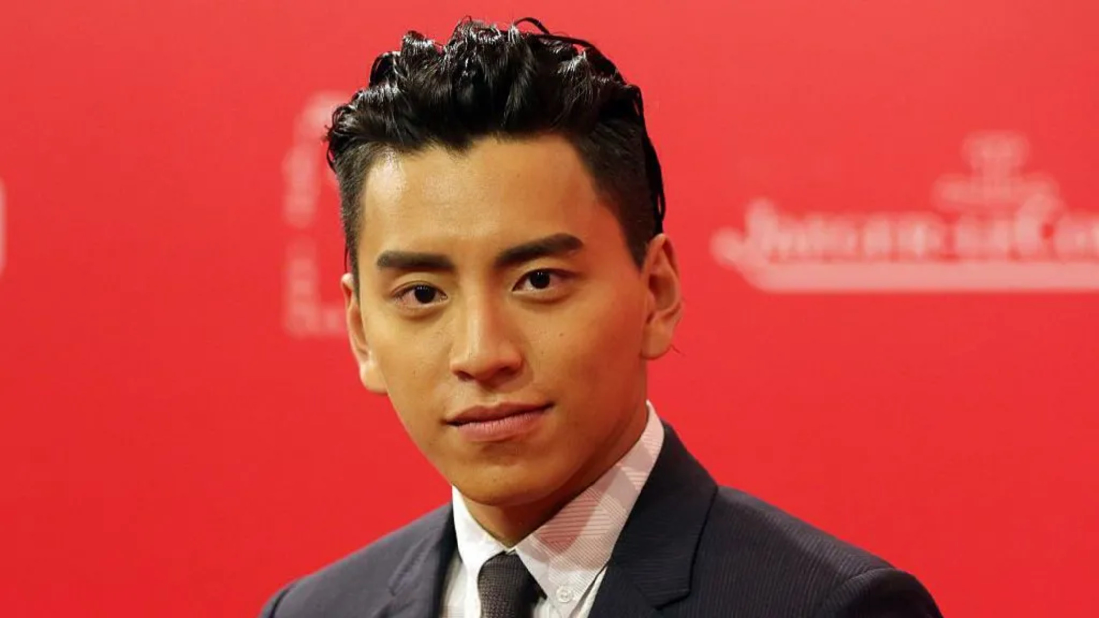 Aktor Taiwan Darren Wang Resmi Jalani Wajib Militer di Tengah Skandal Penghindaran dan Kasus Hukum
