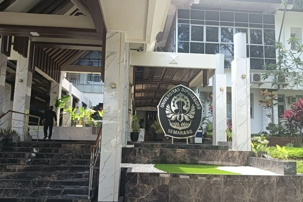 Gempar! Mahasiswi UTBK Undip Ditemukan Bawa Kamera dan Ponsel untuk Curang, Benarkah Indonesia Kekurangan Orang Jujur?