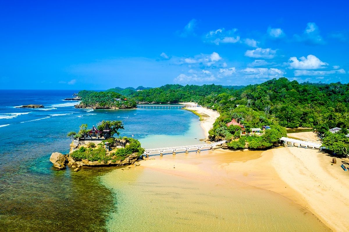 6 Pantai Hits di Jawa Timur yang Cocok Buat Liburan