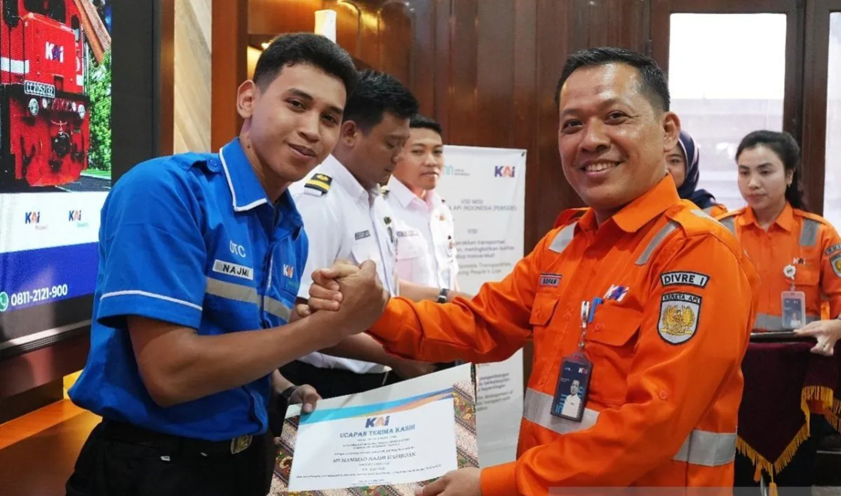 Aksi Heroik Petugas Kebersihan di KA Srilelawangsa: Gagalkan Pencurian Kabel, Disambut Penghargaan dari KAI