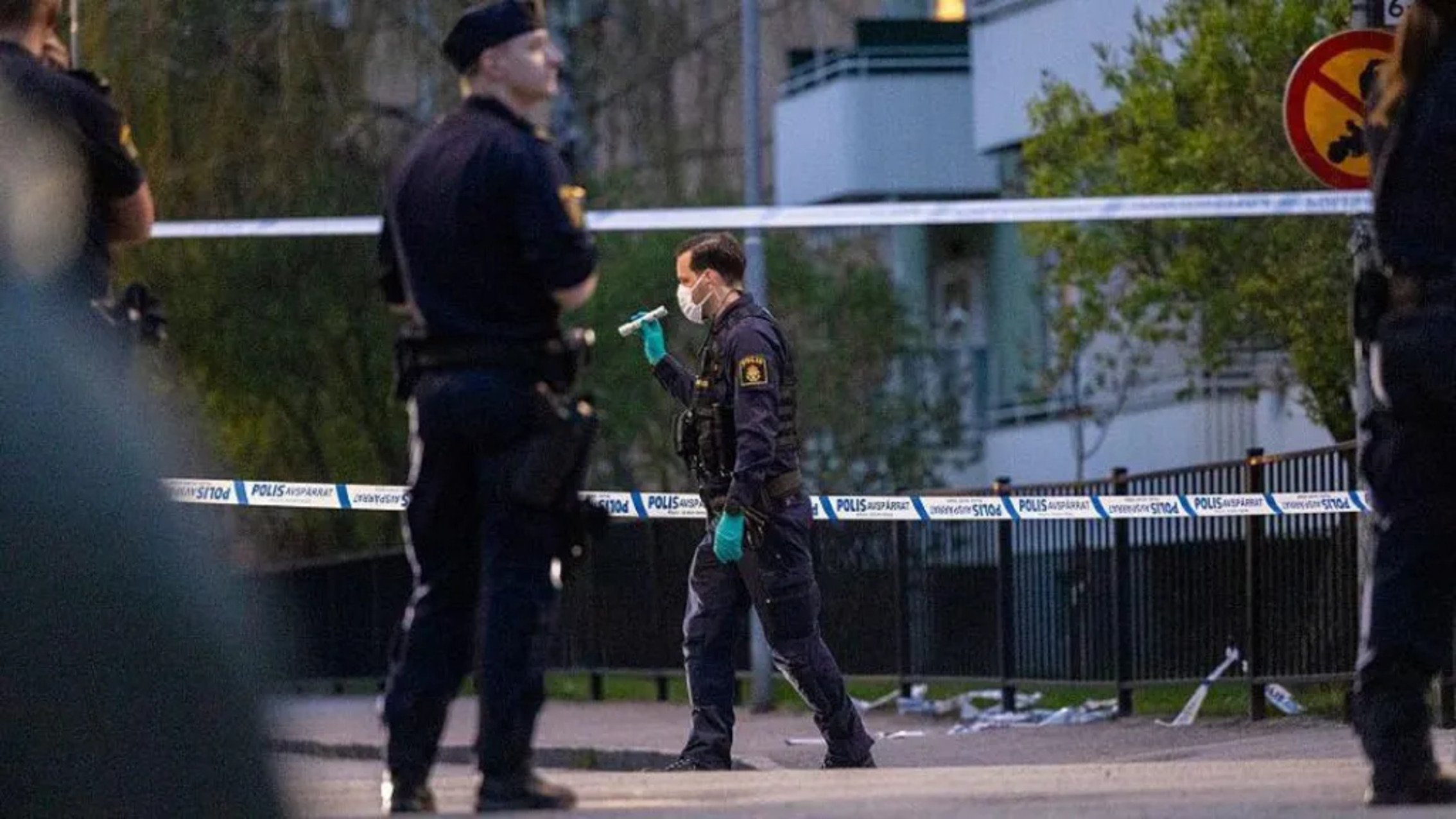 Tragedi Berdarah Jelang Festival Musim Semi: Tiga Remaja Swedia Tewas Ditembak di Salon Uppsala
