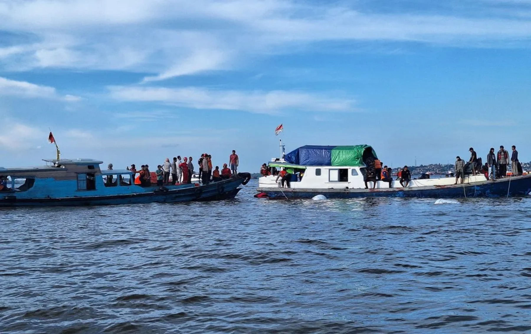 Detik-Detik Kapal Feri Muchlisa Tenggelam di Penajam: Mesin Mati, Penumpang Panik, Dua Orang Masih Terjebak