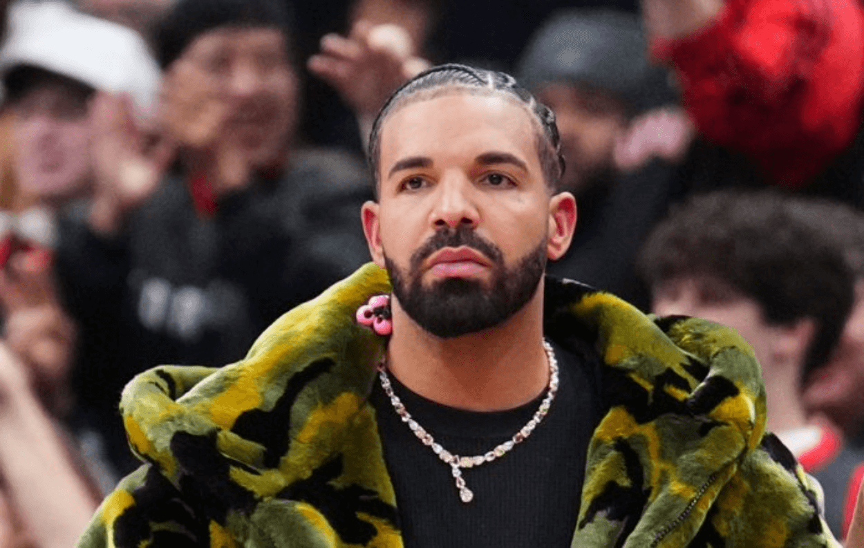 Drake Dikabarkan Sedang Garap Musik Baru, Sampai Nulis Lirik di Tengah Pesta!