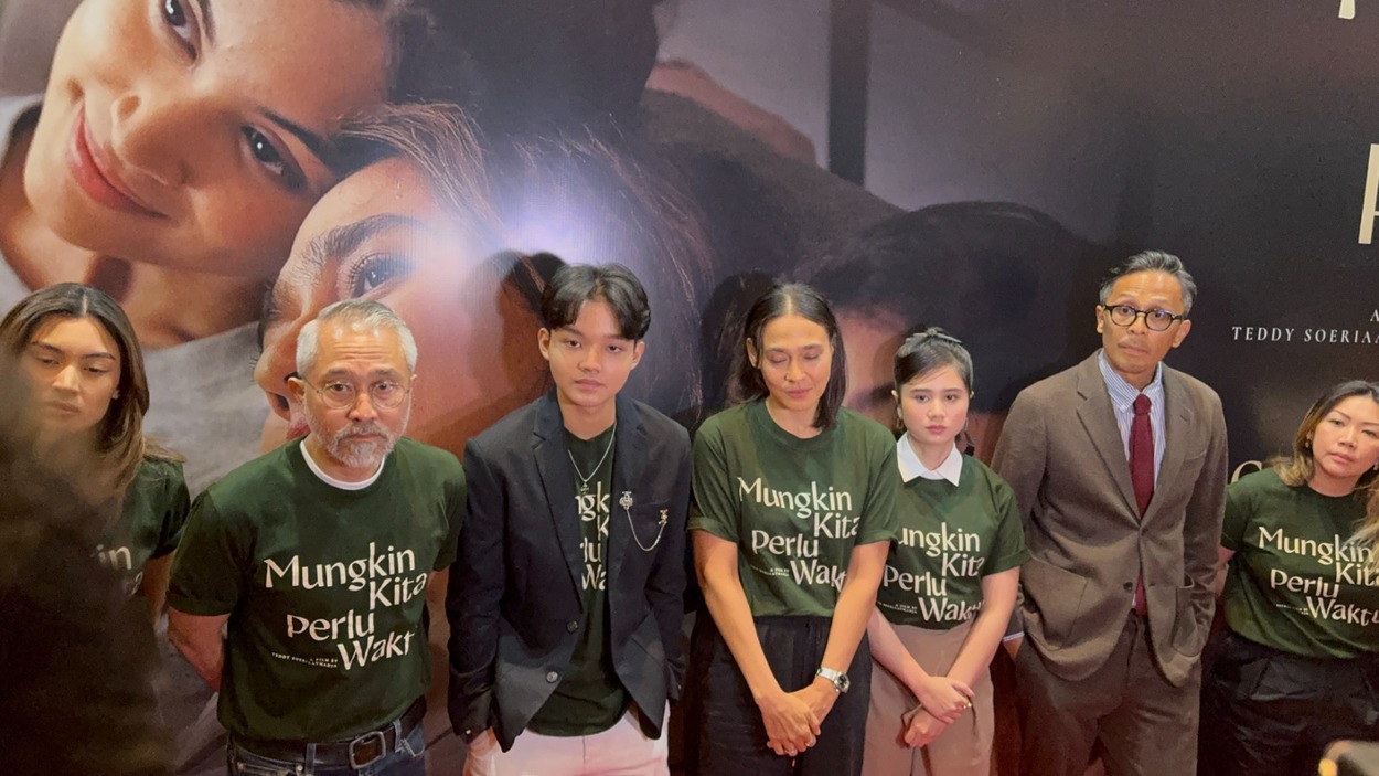 Film ‘Mungkin Kita Perlu Waktu’, Kombinasi Drama Keluarga dan Isu Mental Health yang Deep Banget