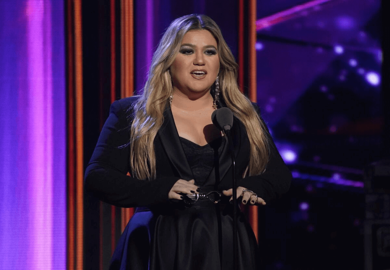 Kelly Clarkson Buka-Bukaan Soal Body Shaming & Video Musik Terbarunya: "Dulu Dibilang Murahan, Sekarang Aku Bebas Ekspresikan Diri"