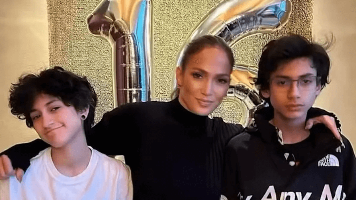 Nyesek Banget! Jennifer Lopez Ungkap Momen Berat Bareng Anak Kembar: "Aku Bakal Baik-Baik Saja"