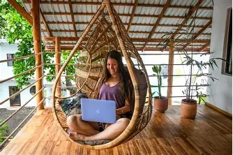 Manfaat Gaya Hidup Digital Nomad yang Pas Buat Generasi Z