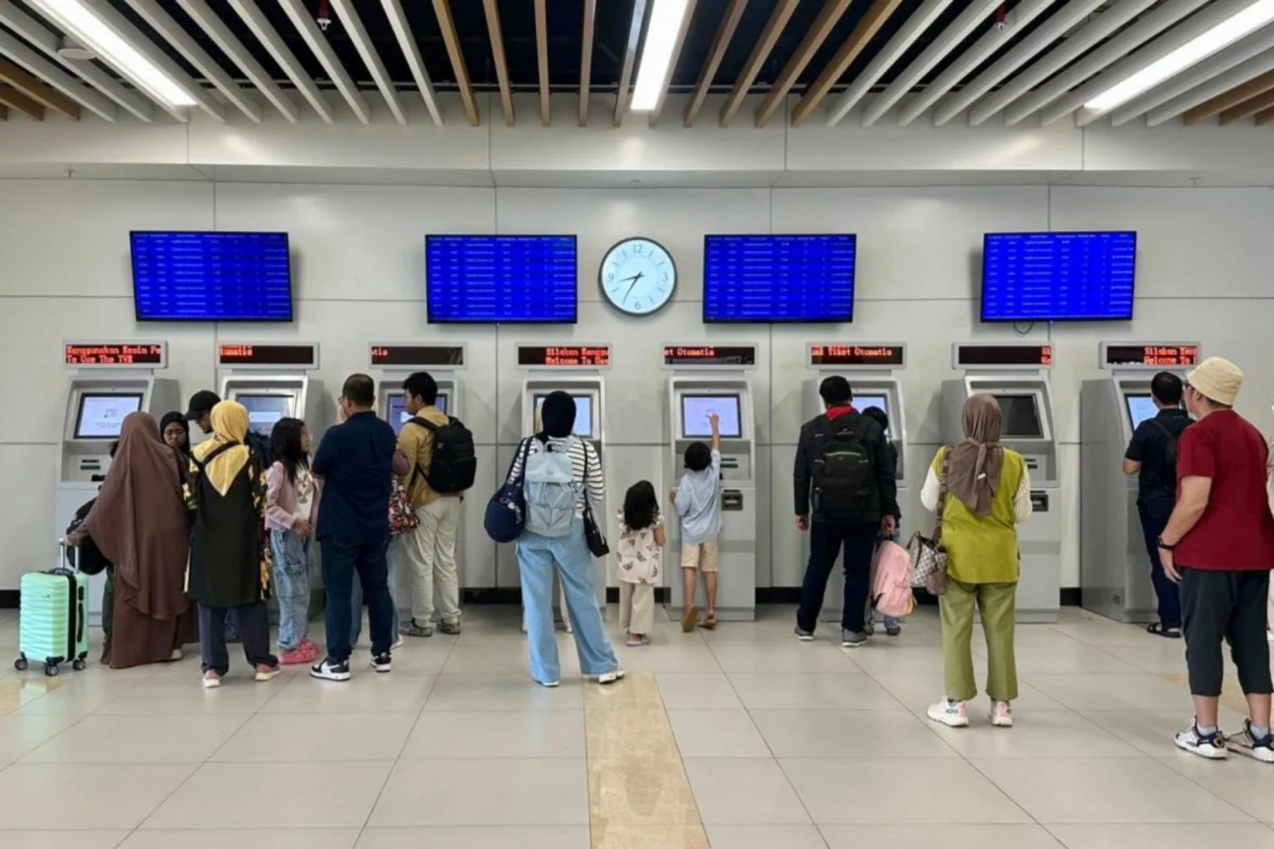 Whoosh Gratiskan Tiket untuk Balita Selama Libur Waisak, KCIC Tawarkan Perjalanan Nyaman bagi Keluarga