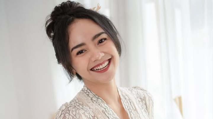 Tren Kim Seon Ho Challenge Viral di Kalangan Artis dan Netizen: Intip Gaya Ayu Puspa Hingga Fuji