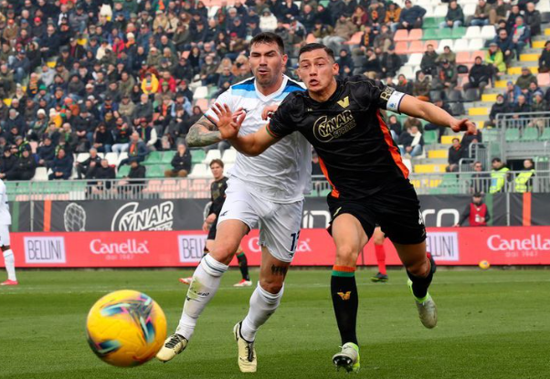 Jay Idzes Bikin Frustrasi Fiorentina! Bek Timnas Indonesia Ini Dipuji Media Italia, "Levelnya Udah Beda!"