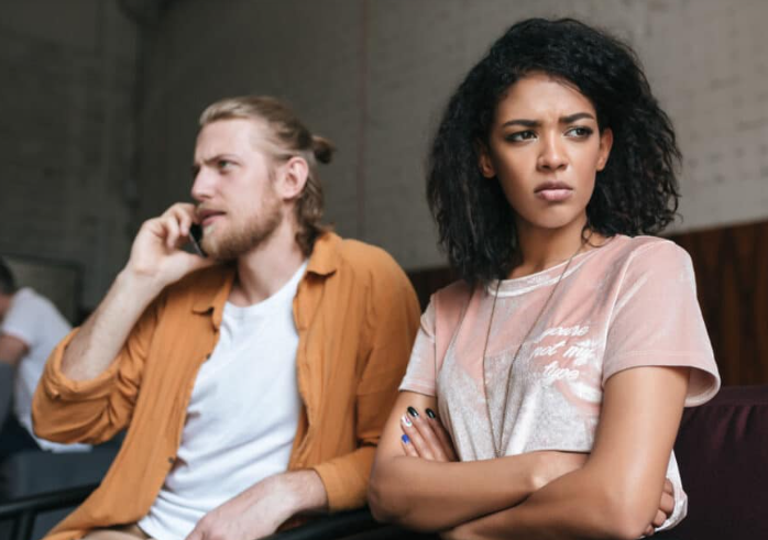 Pacarmu Tukang Overthinking? Ini 5 Cara Bijak Buat Menghadapinya Biar Hubungan Tetap Aman!