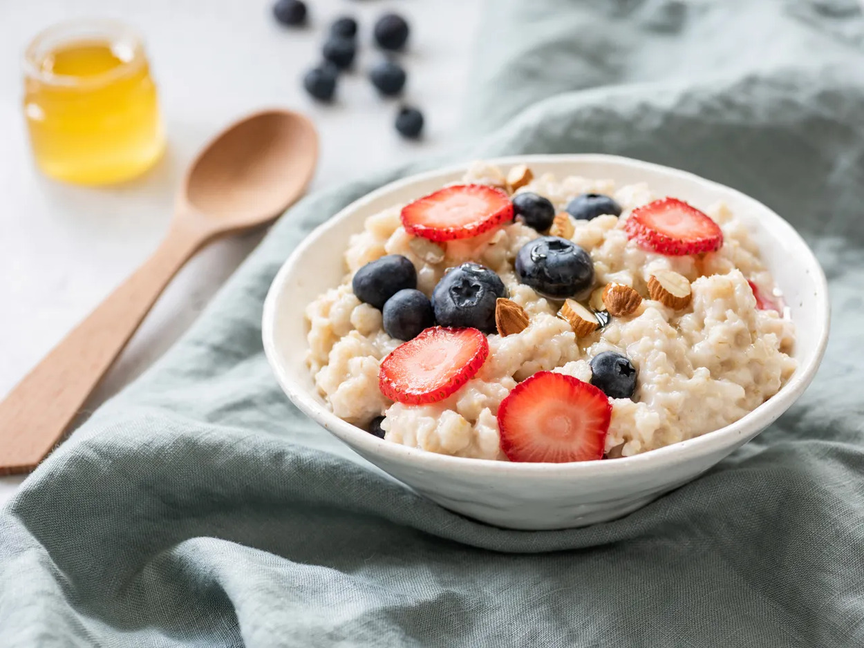 3 Resep Oatmeal yang Enak Buat Sarapan, Bikin Mood Pagi Meningkat
