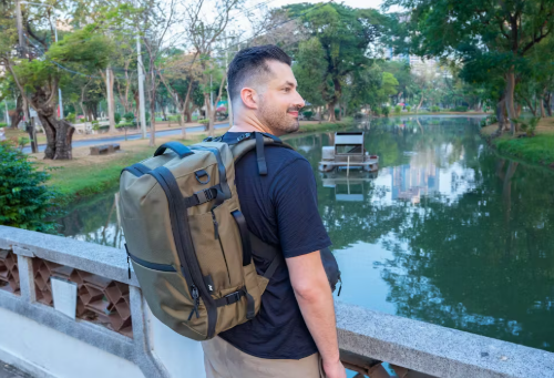 Biar Gak Ribet & Nyesel: 7 Tips Traveling Ringan Cuma Bawa Tas Ransel Aja!