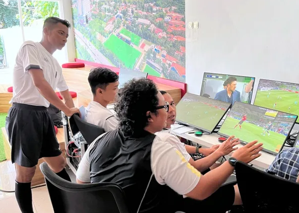 PSSI Resmi Latih Wasit Liga 2 Pakai VAR, Liga 2 2025 Siap Pakai Teknologi Kelas Dunia!
