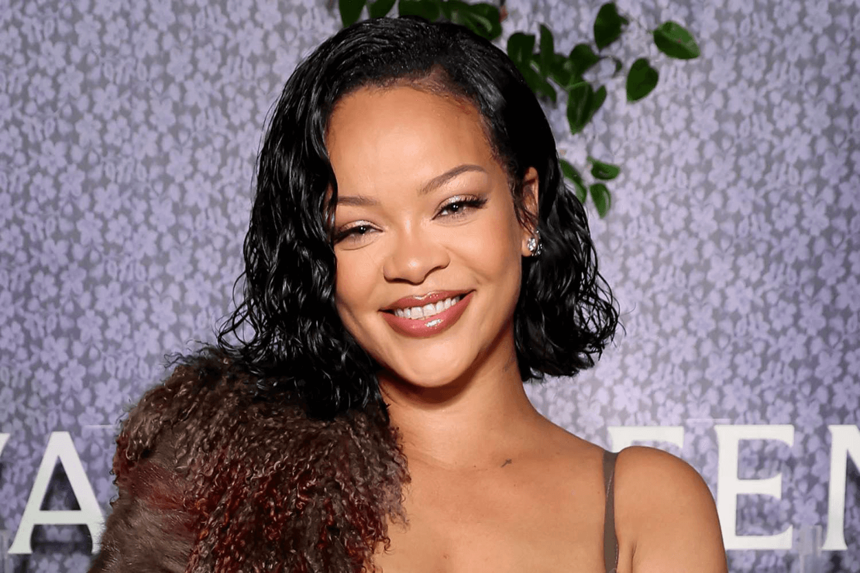 Rihanna Comeback Lewat Lagu 'Friend of Mine', Jadi Soundtrack Film 'Smurfs'
