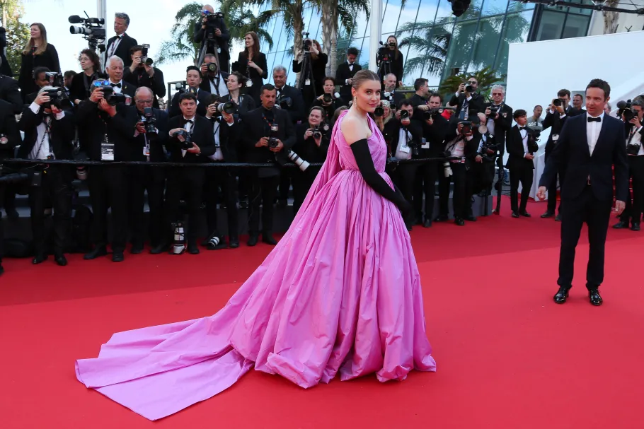 Festival Film Cannes Resmi Larang Ketelanjangan dan Busana Terlalu Mengembang di Karpet Merah