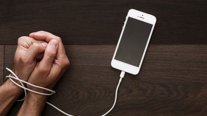 Susah Fokus Karena HP Gak Bisa Jauh? Ini 7 Cara Biar Otak Kamu Gak Cepet Nge-lag!