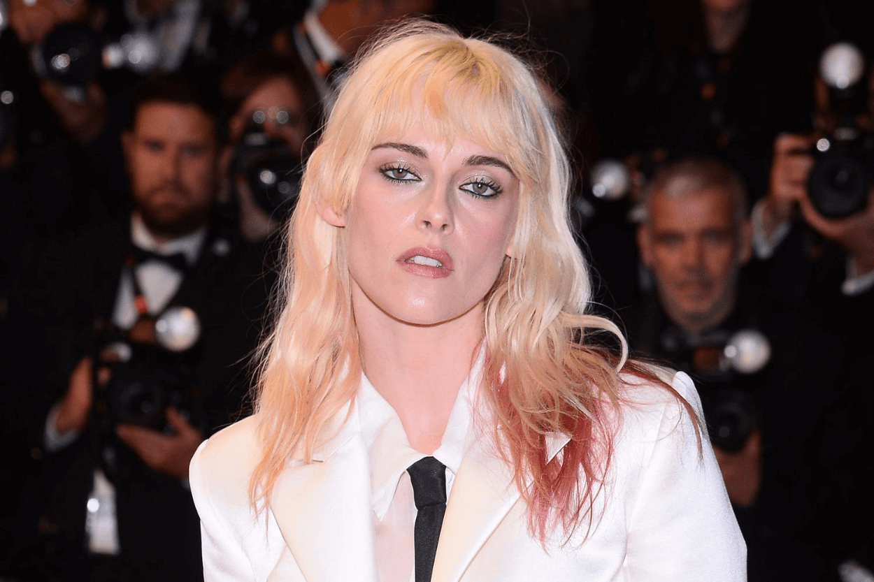 Kristen Stewart Menangis Haru Usai Film 'The Chronology of Water' Dapat Standing Ovation di Cannes