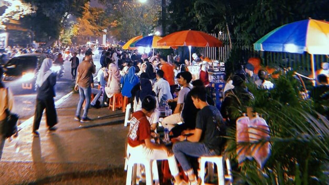 5 Spot Street Food di Jakarta yang Cocok Banget Buat Kulineran dan Hangout Bareng Teman