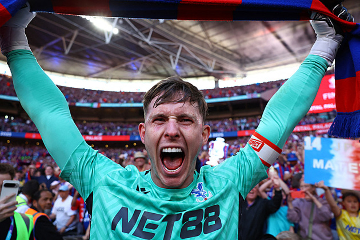 Alasan Kiper Crystal Palace Dean Henderson Gak Kena Kartu Merah, Tepis Bola di Luar Kotak Penalti?