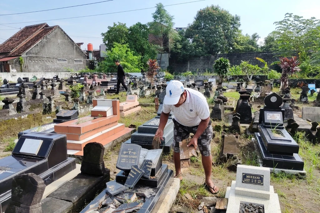 Kuburan Jogja Diobrak-abrik: Ada Apa Sebenarnya di Balik Aksi Remaja Ini?