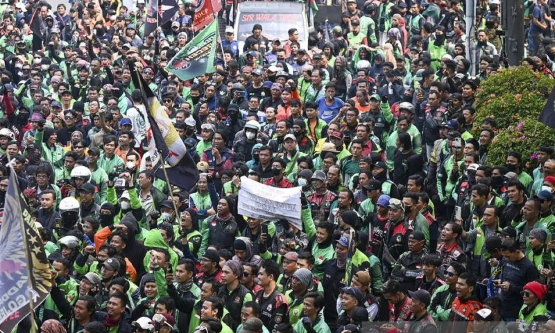 Ribuan Ojol Kepung Jakarta! Aksi 205 Tuntut Presiden dan DPR Tegas ke Perusahaan Aplikasi