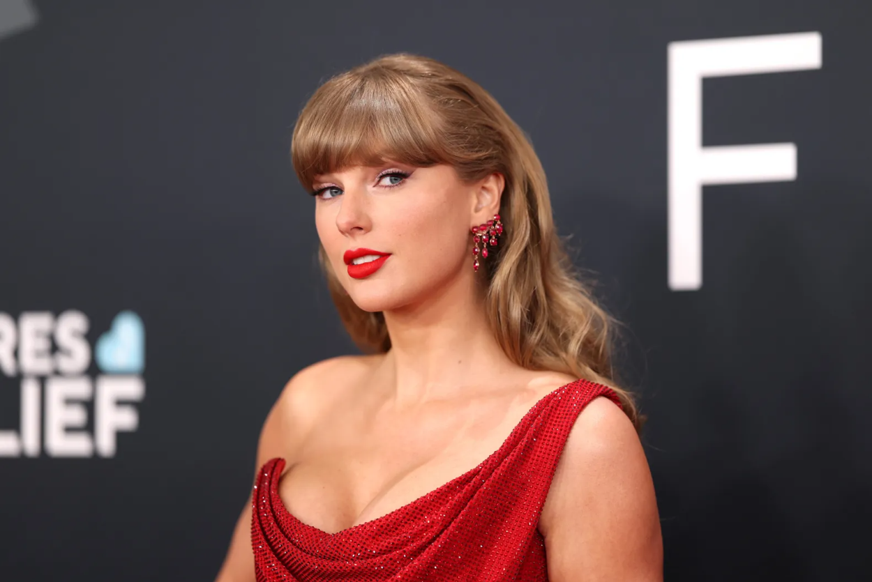 Taylor Swift Kejutkan Penggemar dengan Lagu Rekaman Ulang "Look What You Made Me Do" di Serial "The Handmaid’s Tale"
