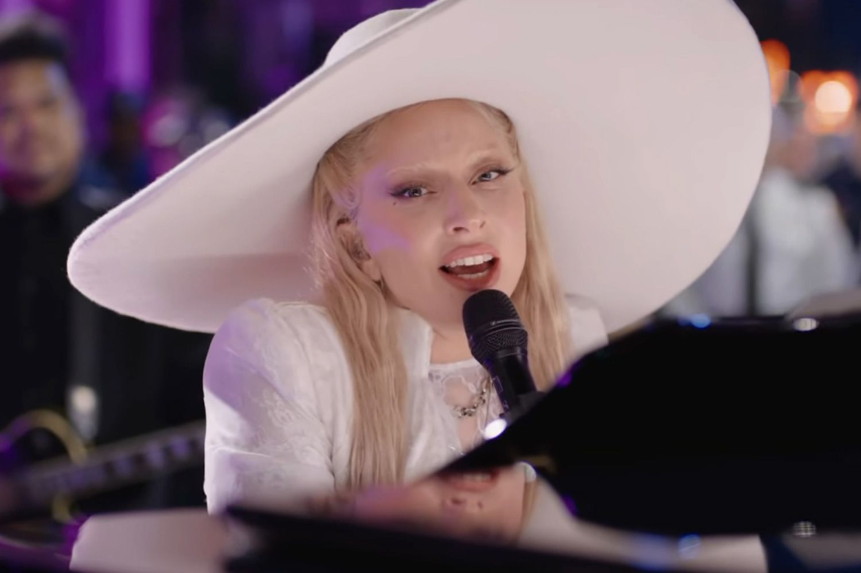Lady Gaga Raih Sports Emmy Berkat Penampilan Mengharukan di Pra-Super Bowl