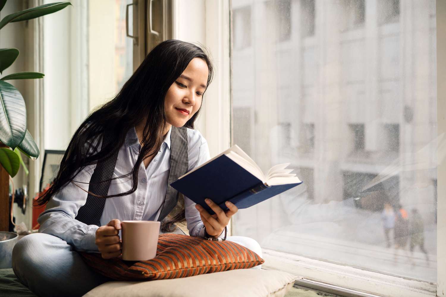 7 Ciri Kepribadian Unik yang Cuma Dimiliki Orang yang Suka Baca Ulang Buku! Kamu Salah Satunya?