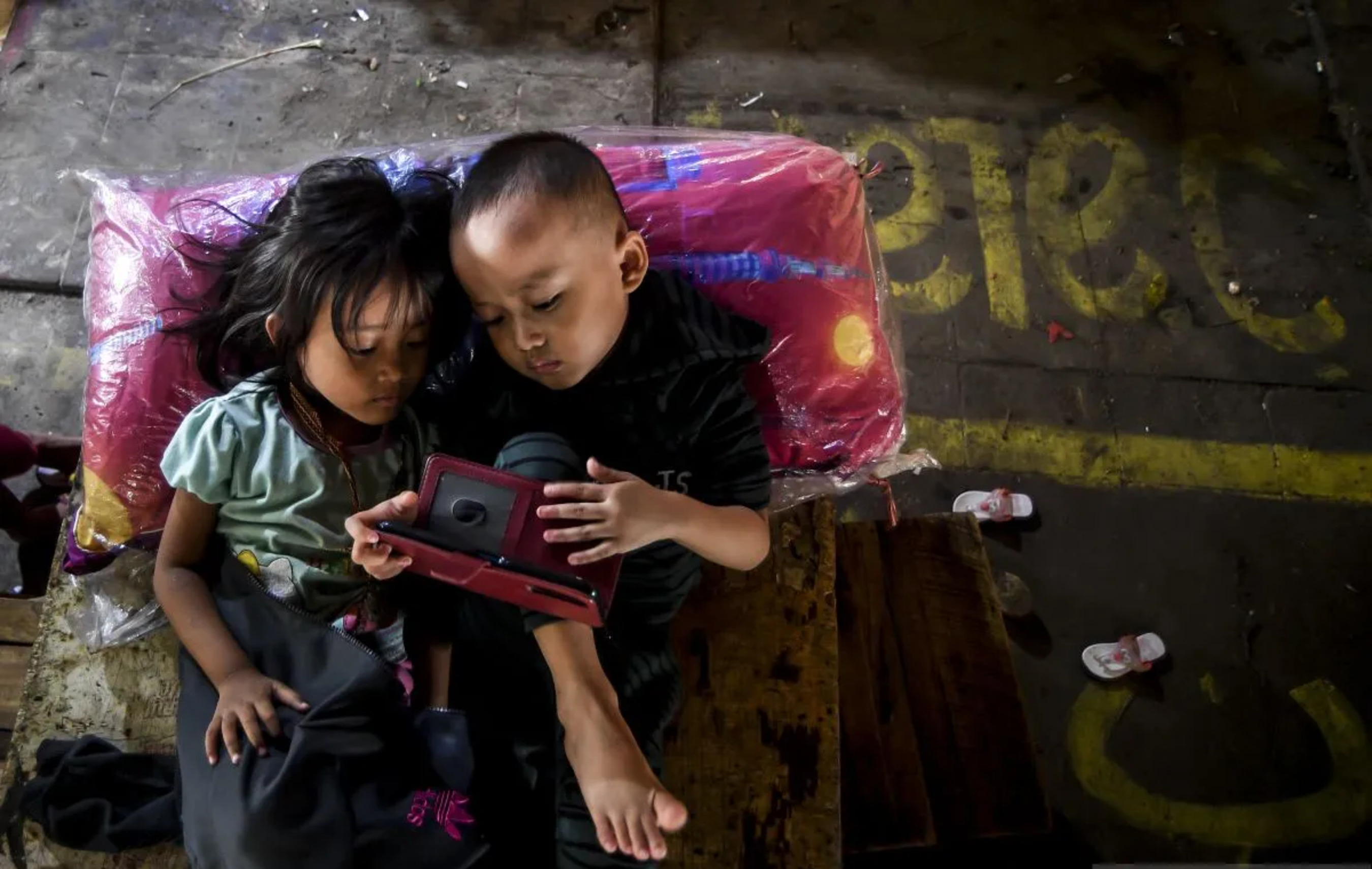 Komdigi Hapus Hampir 380 Ribu Konten Porno Demi Lindungi Anak Indonesia