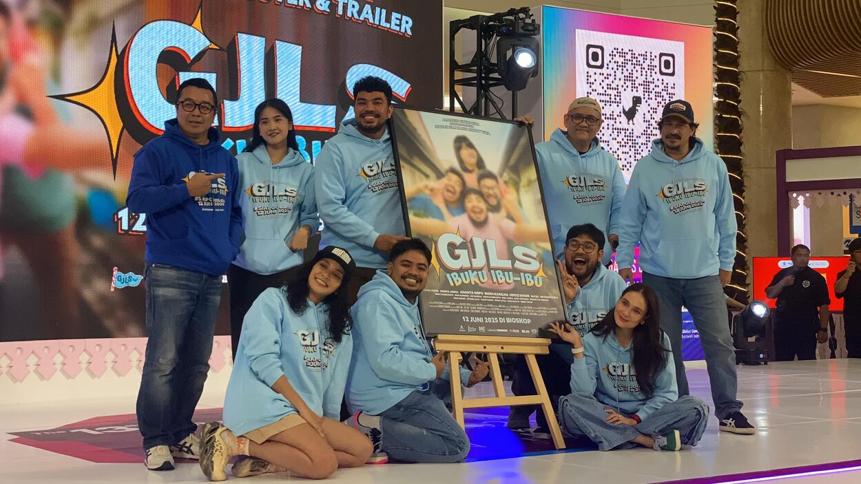 Tampil Dengan Poster Film yang Blur, Film GJLS: Ibuku Ibu-Ibu Siap Bikin Bioskop Ngakak